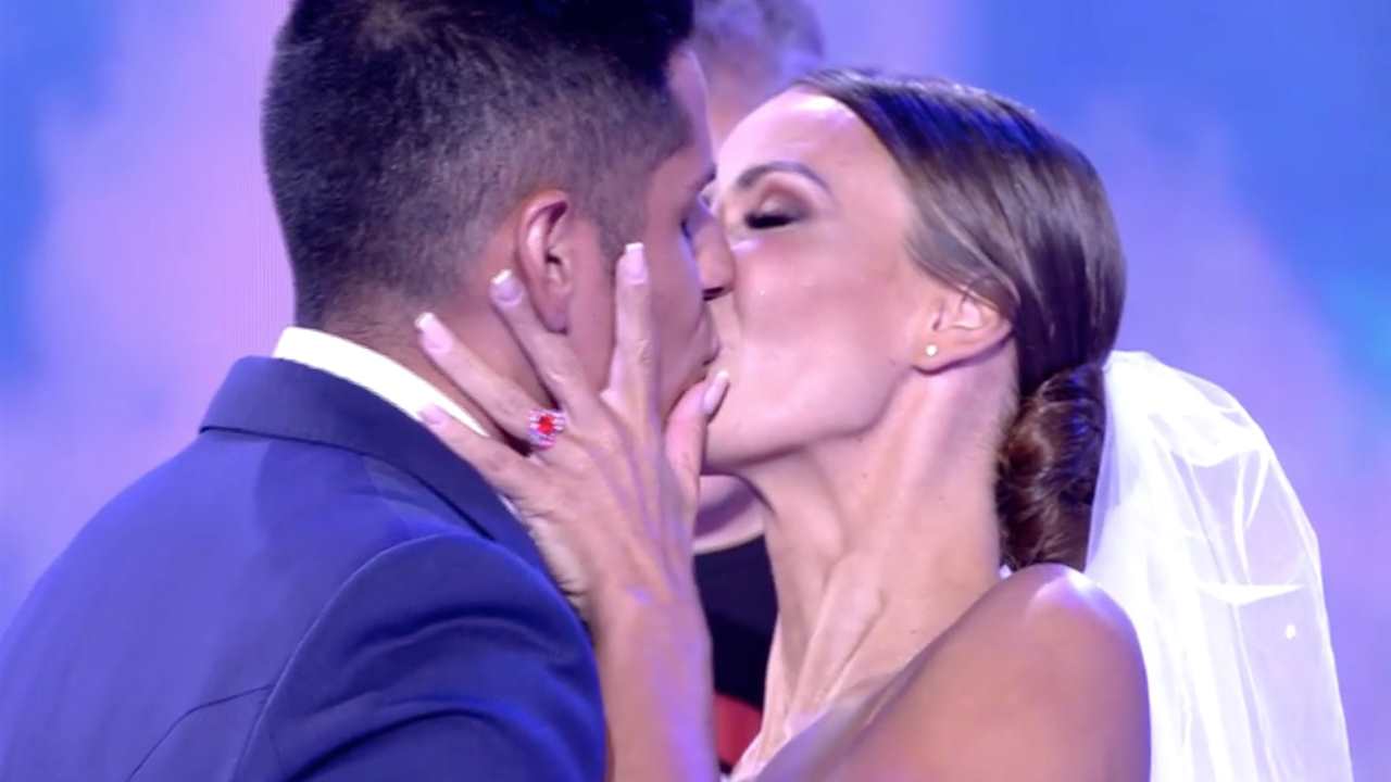 Fani Carbajo y Christofer se casan en 'Sálvame' con Kiko Hernández como maestro de boda