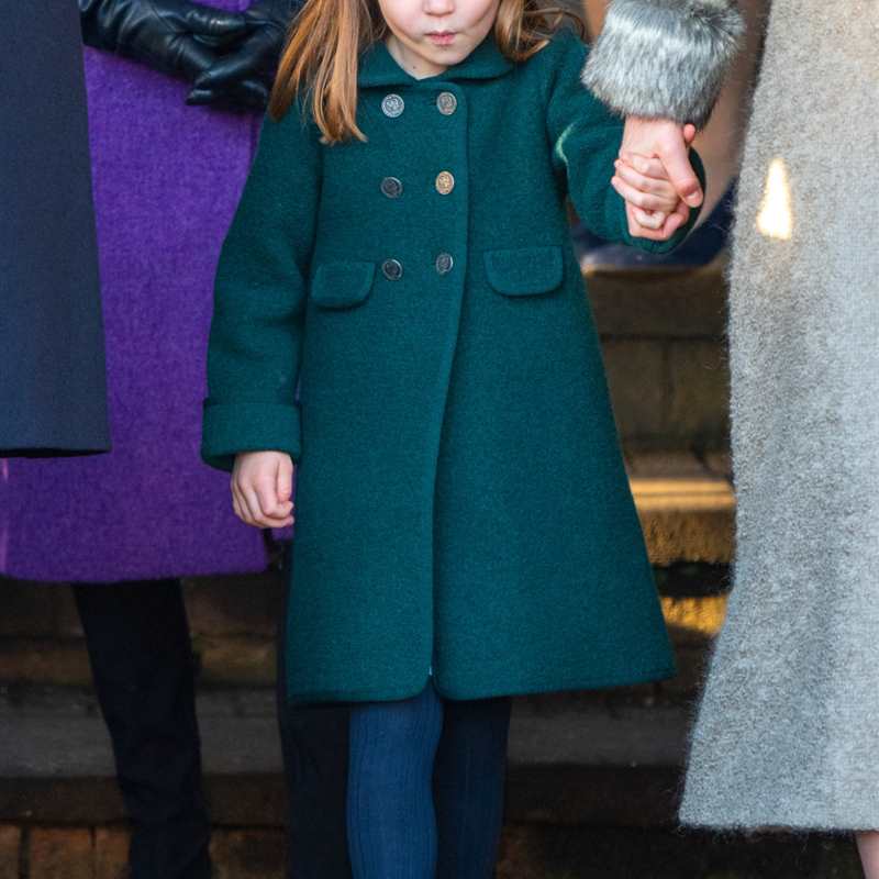 Charlotte eclipsa a Kate Middleton con un abrigo de marca española