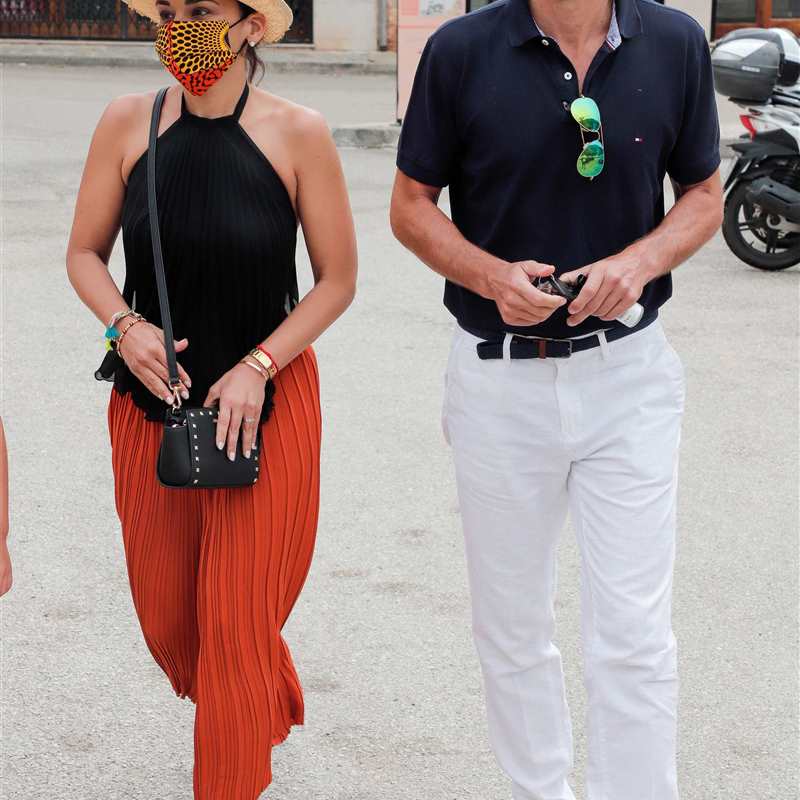 Chenoa y su futuro marido, Miguel Sánchez Encinas, disfrutan de unas vacaciones en Mallorca
