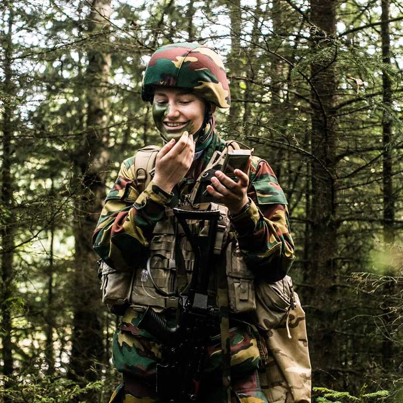 La "soldado" Elisabeth de Bélgica sigue abriendo paso a las 'royals' de su generación