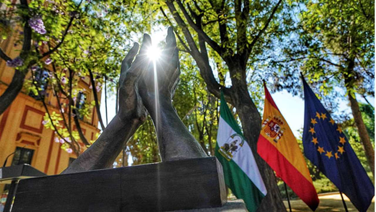 La escultura homenaje que mejor resume el sentir hacia los sanitarios estará en Sevilla