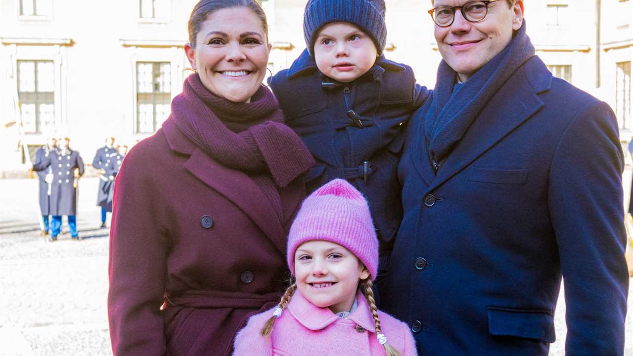 Daniel de Suecia muestra su faceta más divertida y niñera con sus hijos, los príncipes Estelle y Oscar