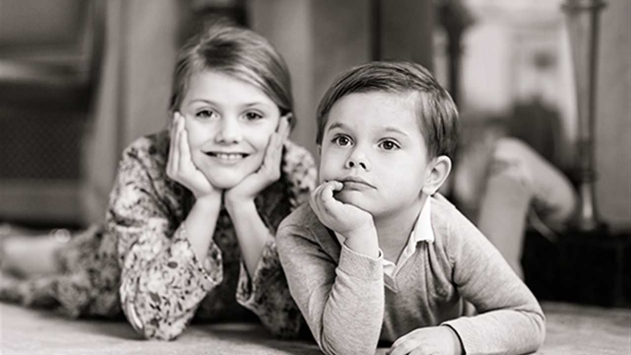 El príncipe Oscar, benjamín de la familia de Victoria de Suecia, cumple cuatro años