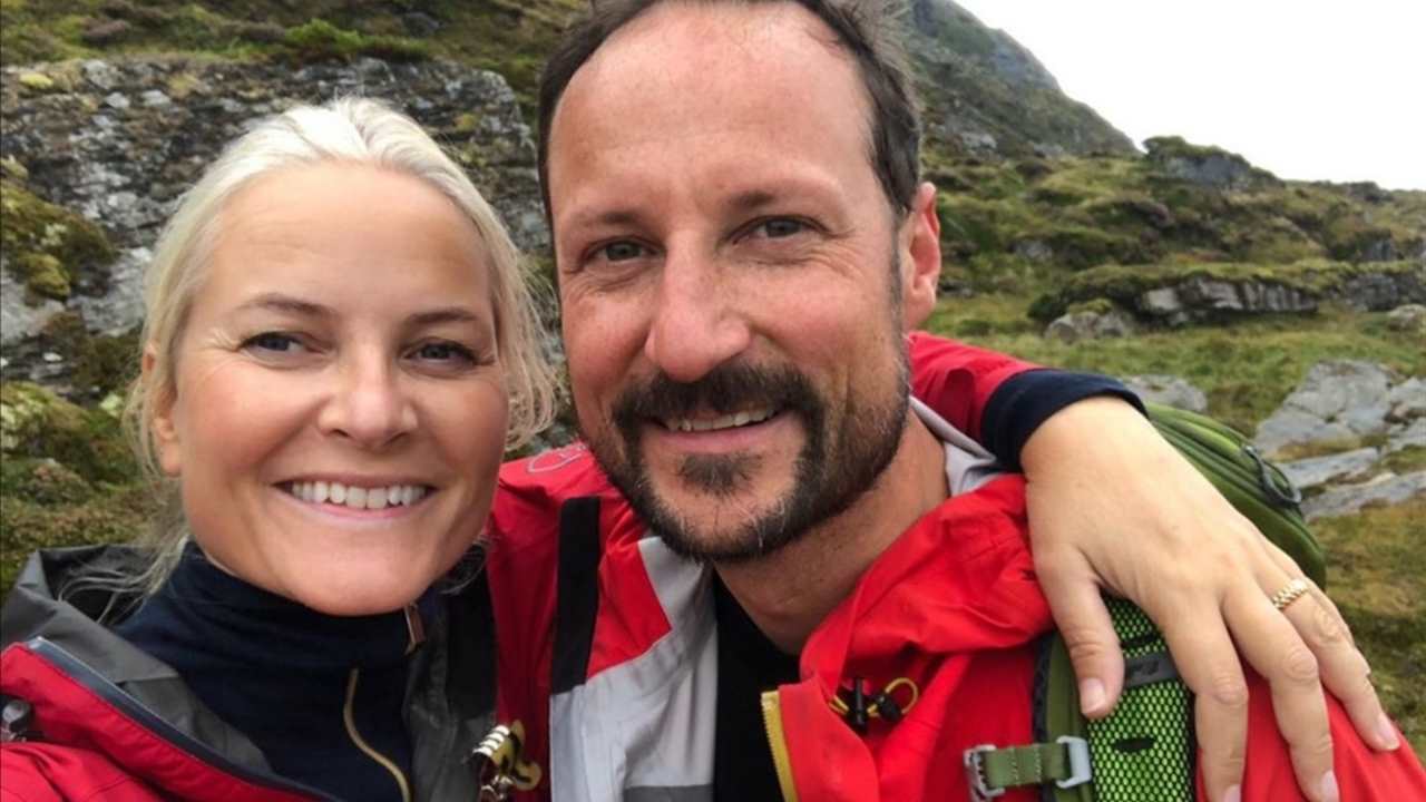 Haakon y Mette-Marit de Noruega, tan cómplices como siempre en una nueva aventura por la naturaleza