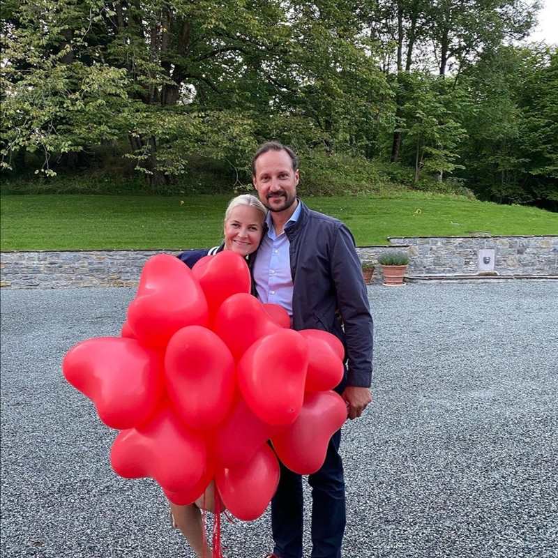 Haakon y Mette-Marit de Noruega celebran sus 19 años de amor con la imagen más romántica