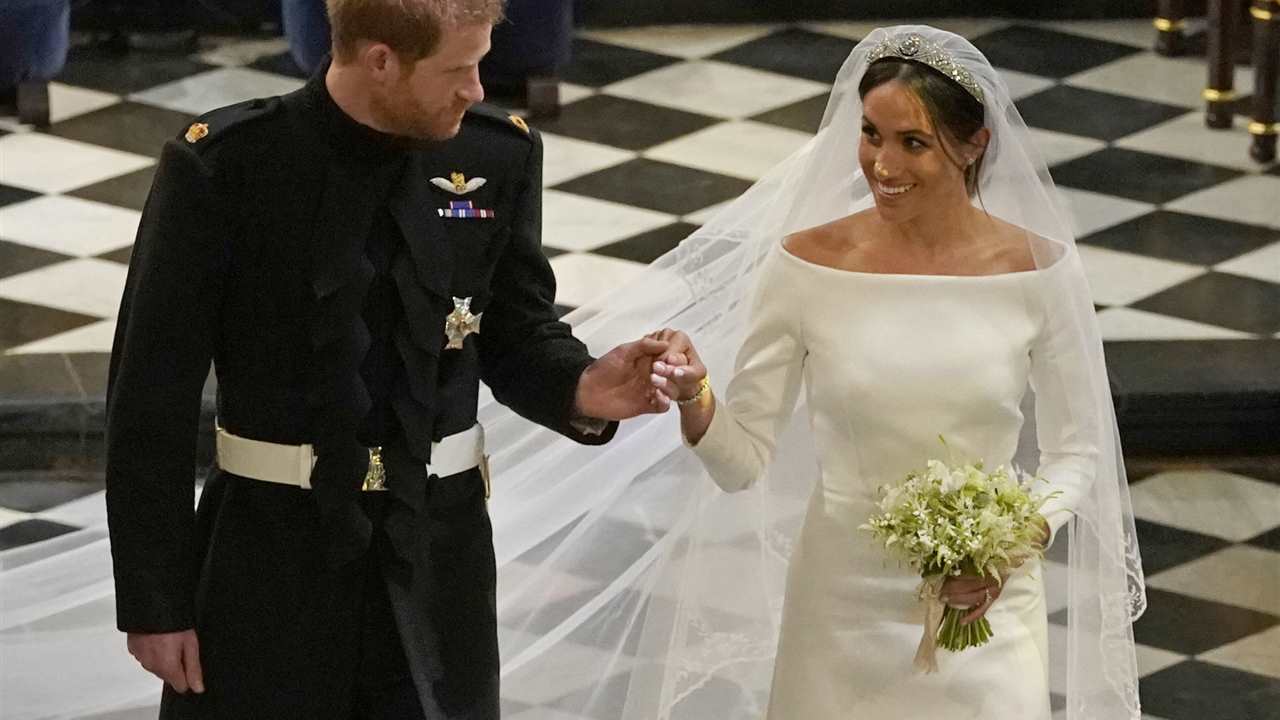 Harry Meghan: Isabel II y su familia ignoran a los duques de Sussex el día de su segundo aniversario de boda