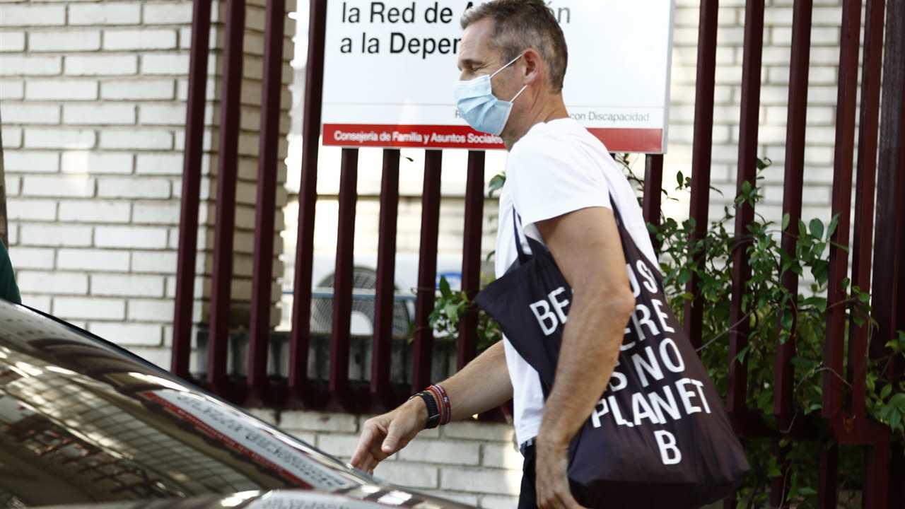 Iñaki Urdangarín recupera la rutina en su voluntariado tras el confinamiento con su inseparable bolsa de 90 euros