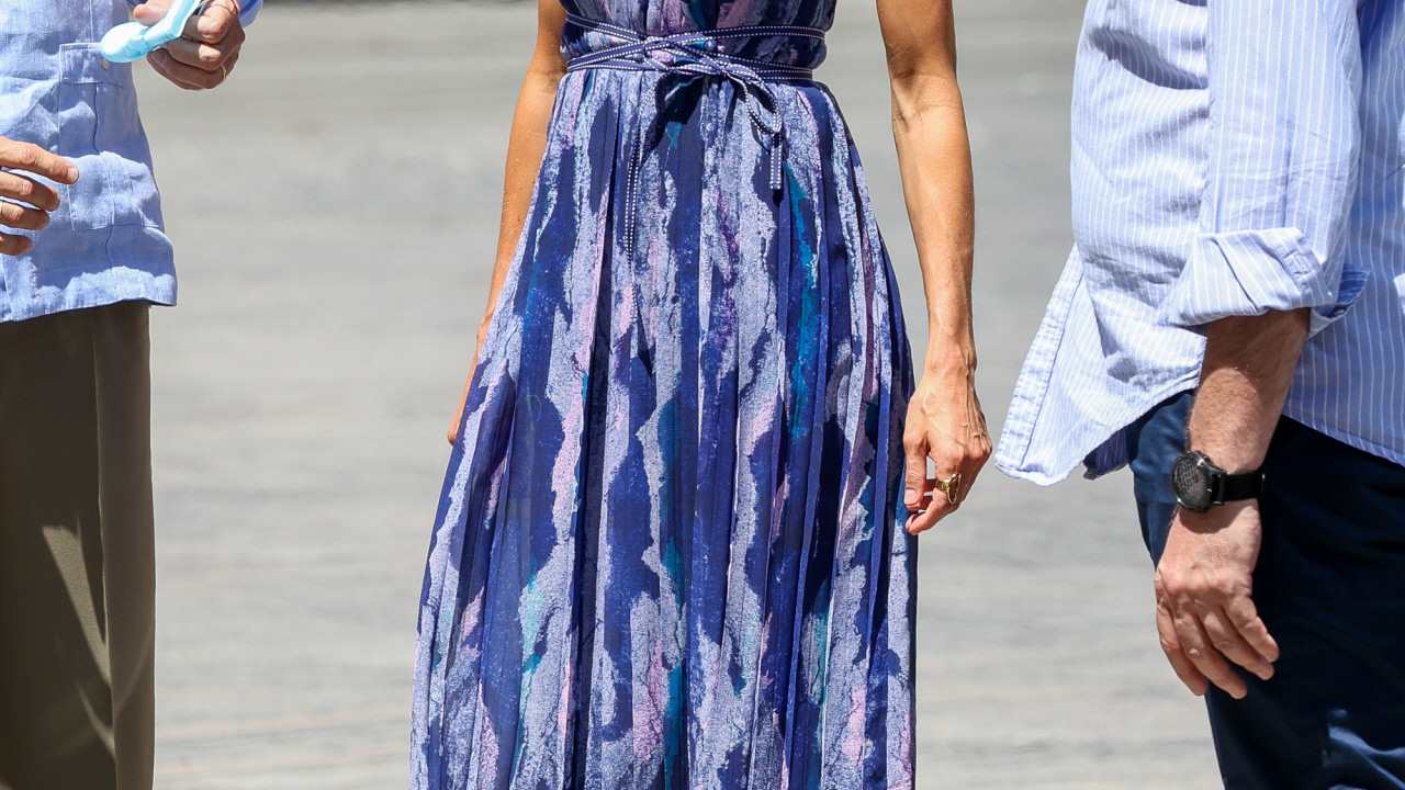 La reina Letizia lleva a Sevilla y Córdoba un nuevo vestido ¡rebajado!