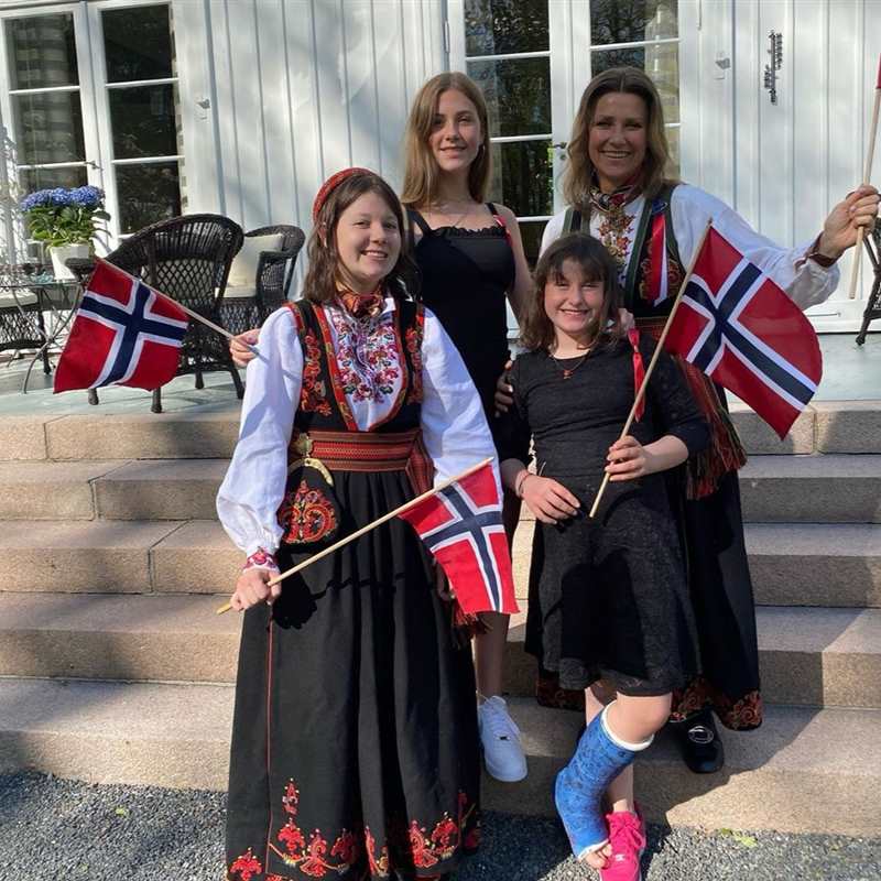 Marta Luisa de Noruega e hijas