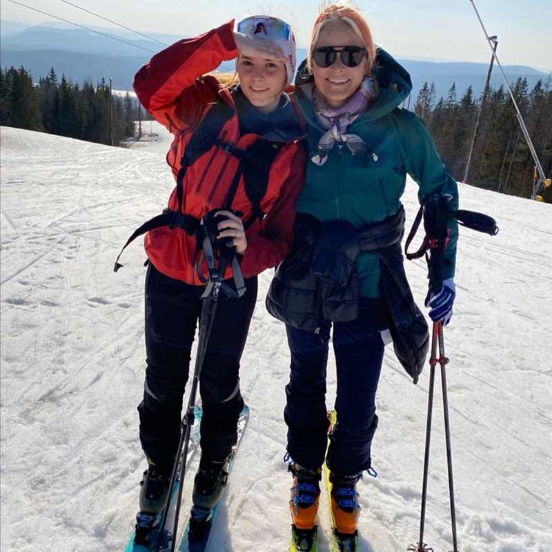 Coronavirus: Mette-Marit y su familia, confinamiento con esquís en la montaña