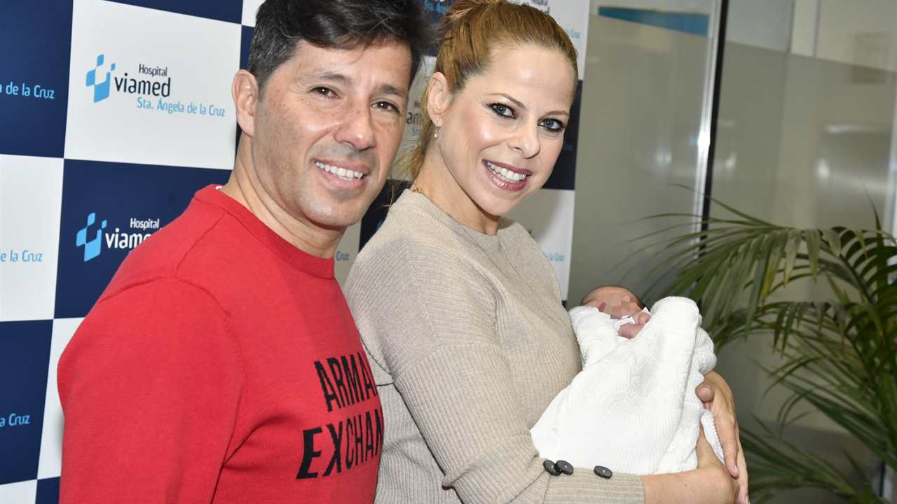 Pastora Soler, muy emocionada, presenta a su segunda hija, Vega