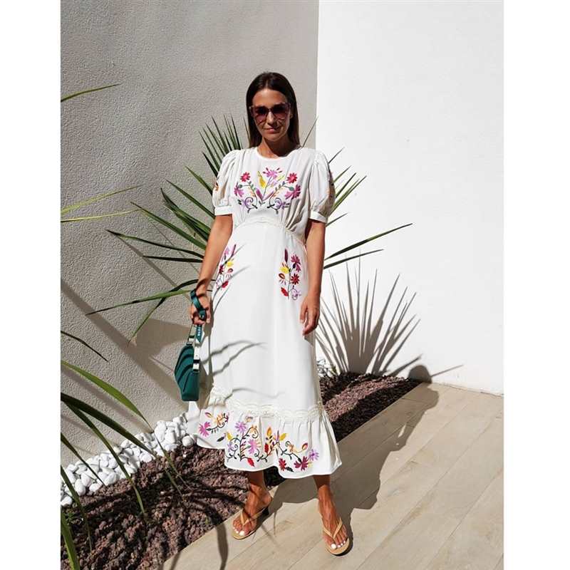 Paula Echevarría y Ana de Armas comparten el mismo truco de estilo con un vestido de flores