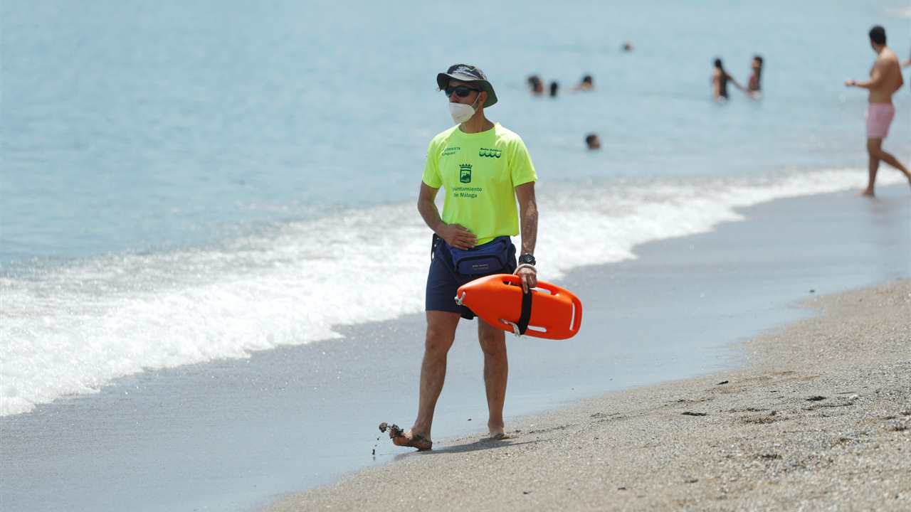 Aplicaciones móviles, drones y control de aforo para poder ir a la playa con seguridad