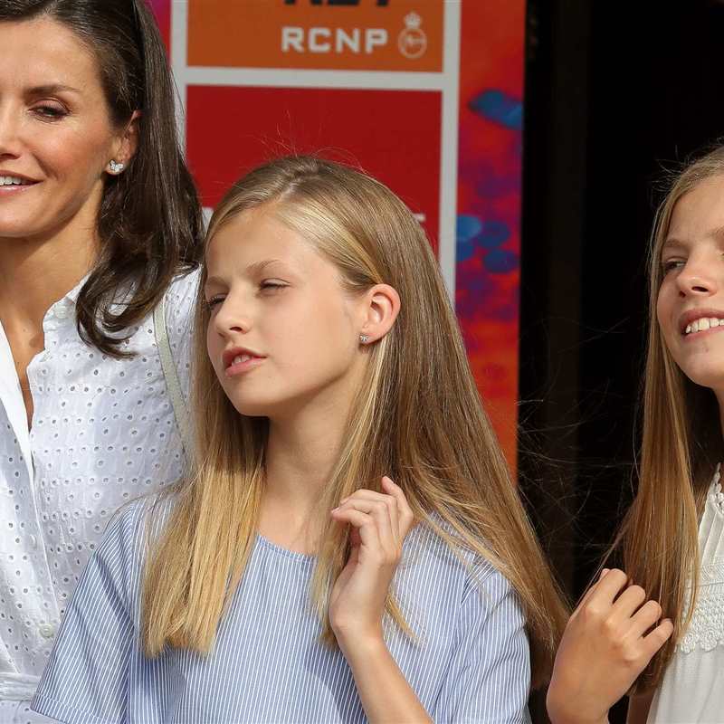 Reina Letizia, princesa Leonor e infanta Sofía