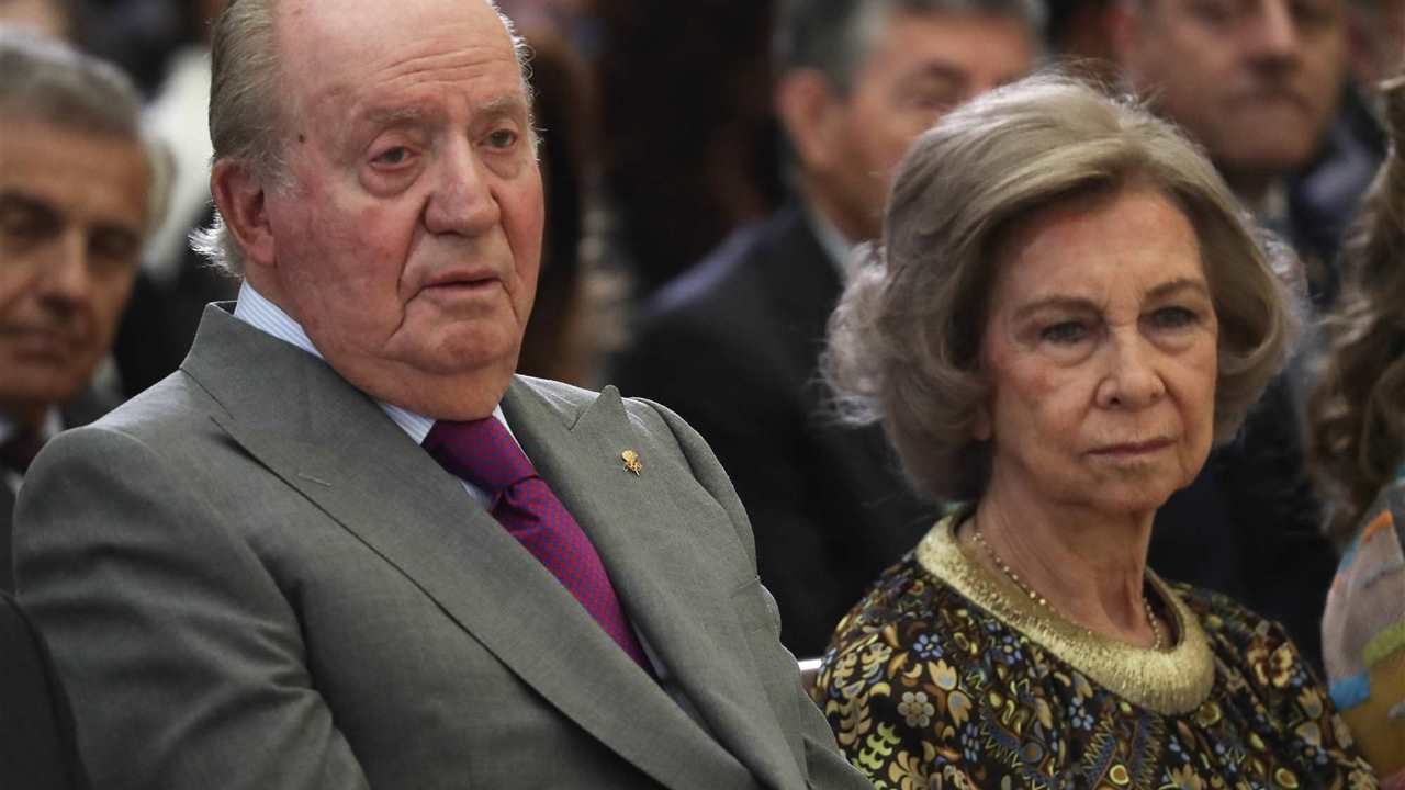 La comprometida situación de la reina Sofía, la otra gran incógnita tras la carta de Juan Carlos de Borbón