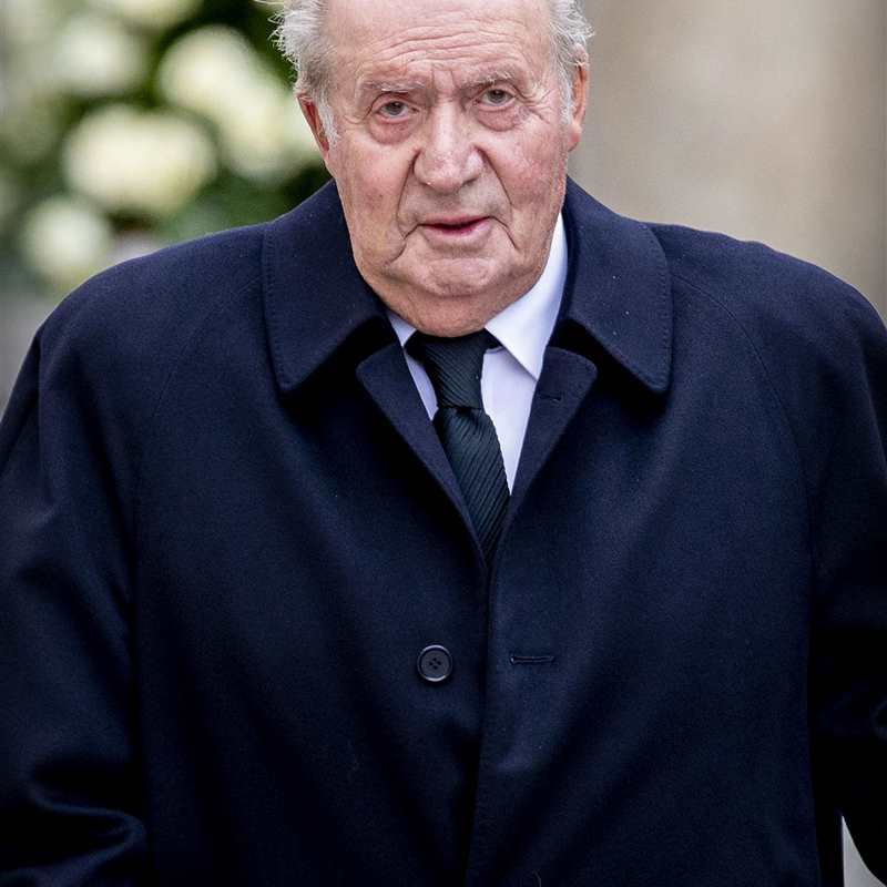 El rey Juan Carlos reaparece en el hospital en medio de la polémica 