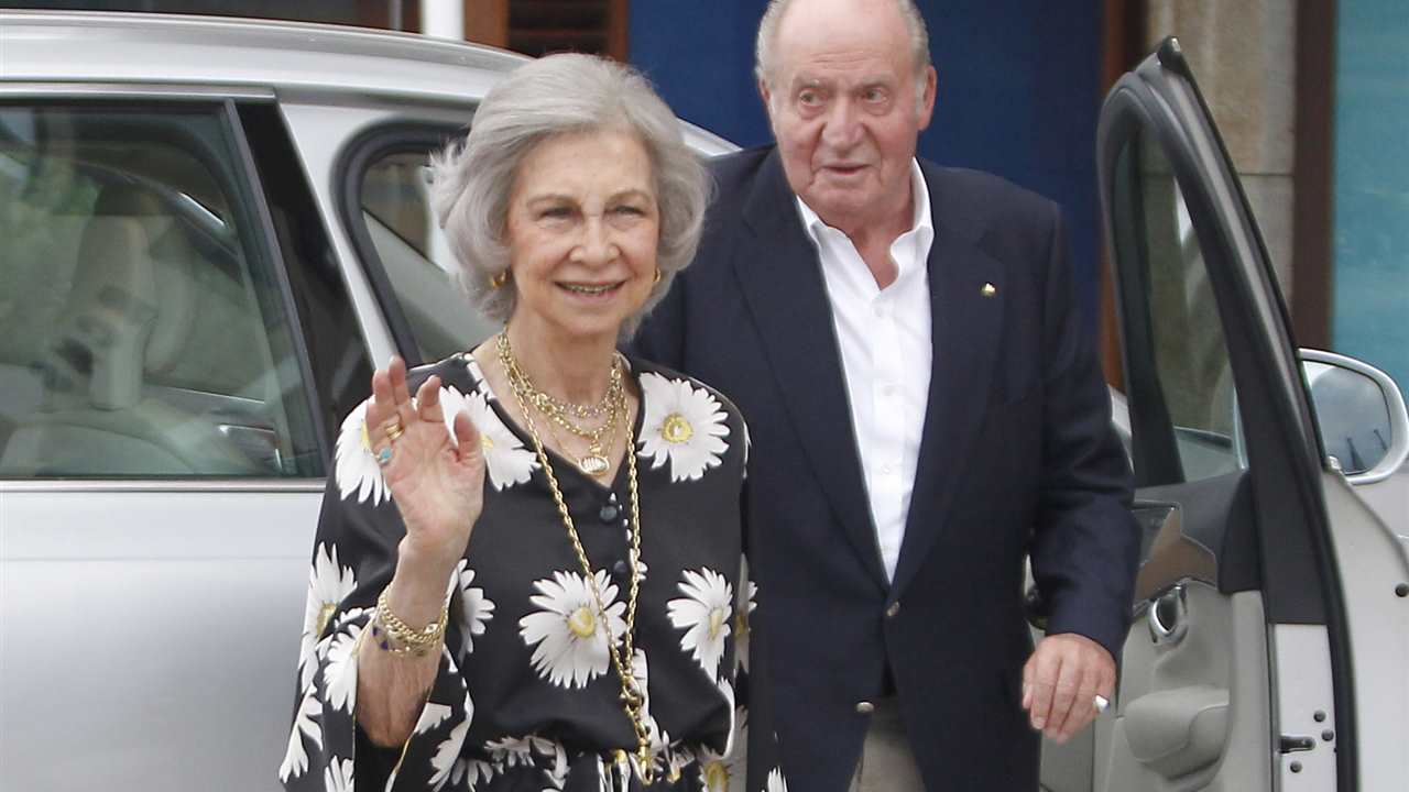 La reina Sofía, más alejada que nunca del rey Juan Carlos tras su polémica