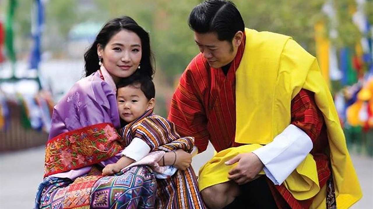 Los reyes de Bután dan la bienvenida a su segundo hijo en el Día del Padre 