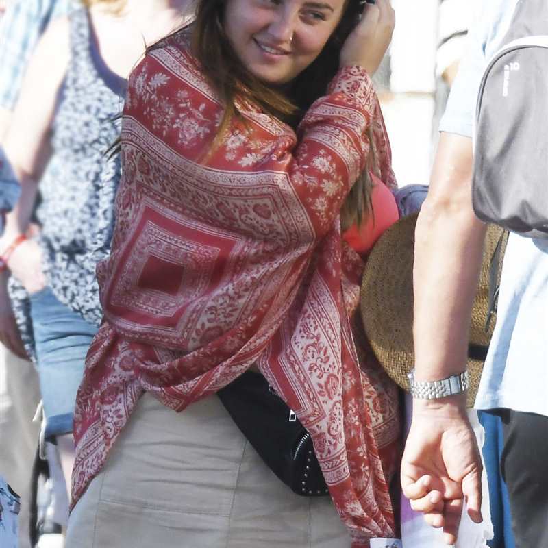 La llamativa prenda de 1.000 euros que Rocío Flores usa para bajar a la playa