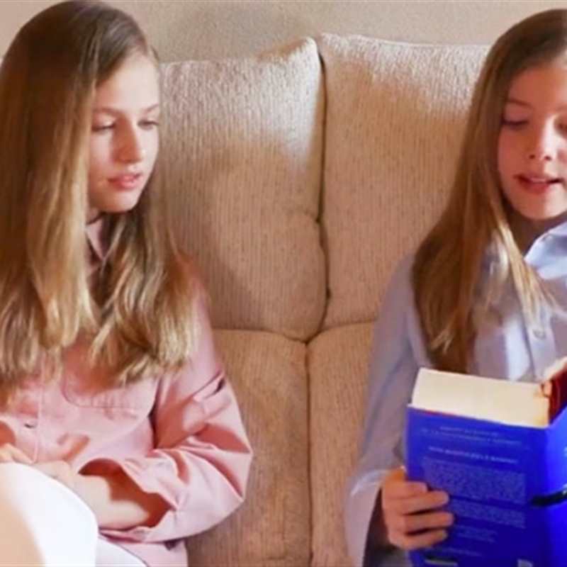 Leonor y Sofía: las hijas de los reyes Felipe y Letizia debutan en la lectura de 'El Quijote'