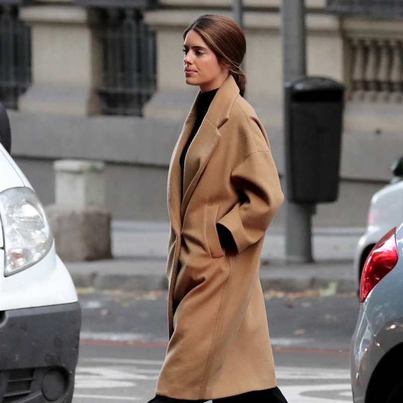 Sofía Palazuelo sabe la mejor forma de llevar un chaleco largo en entretiempo