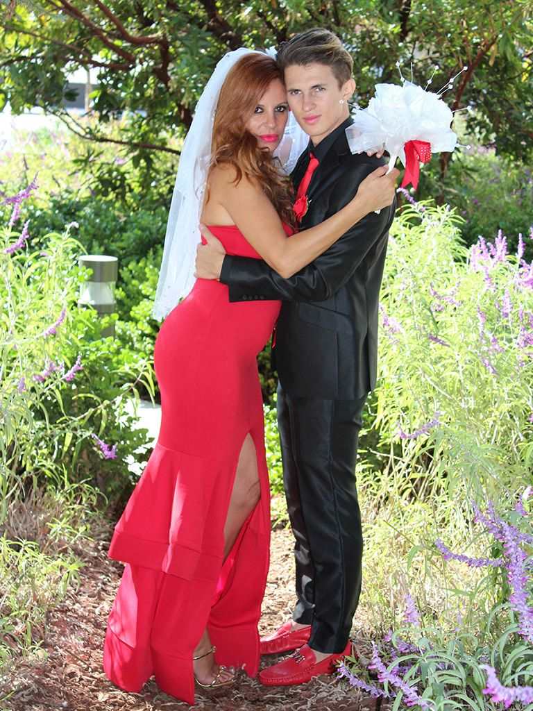Sonia Monroy y su marido JD el día de su boda en Beverly Hills