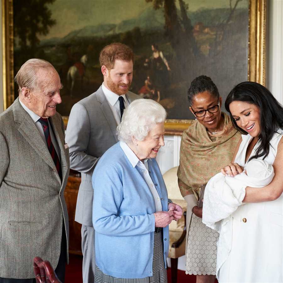 Archie, Isabel II, Meghan, Harry