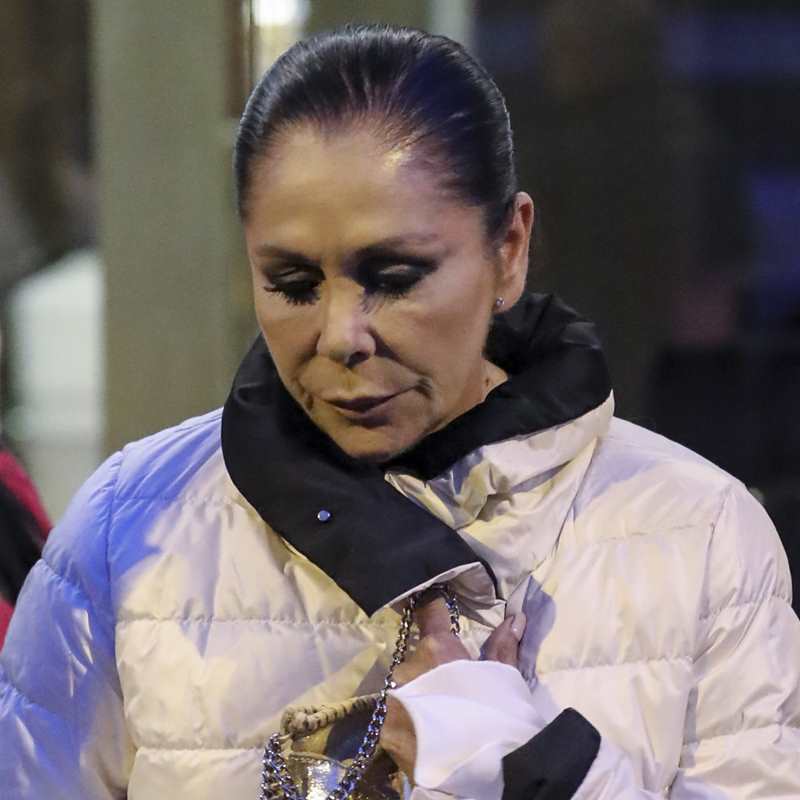 Isabel Pantoja: el gesto no exento de polémica con el que ha estado presente en el funeral del padre de Irene Rosales