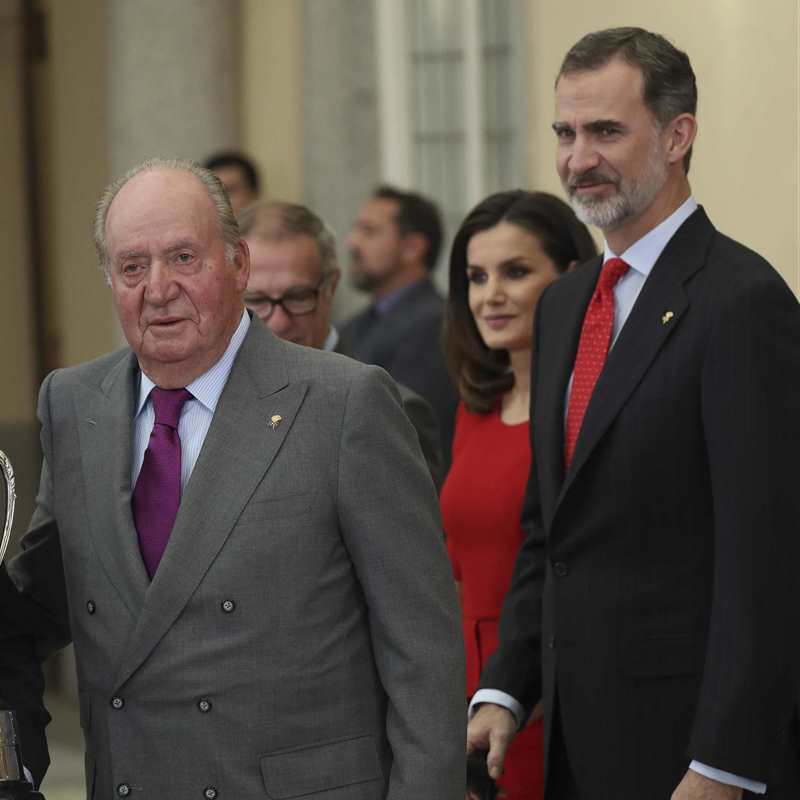 Reyes Felipe y Letizia: se cumplen cuatro meses tras el 'exilio' del rey Juan Carlos