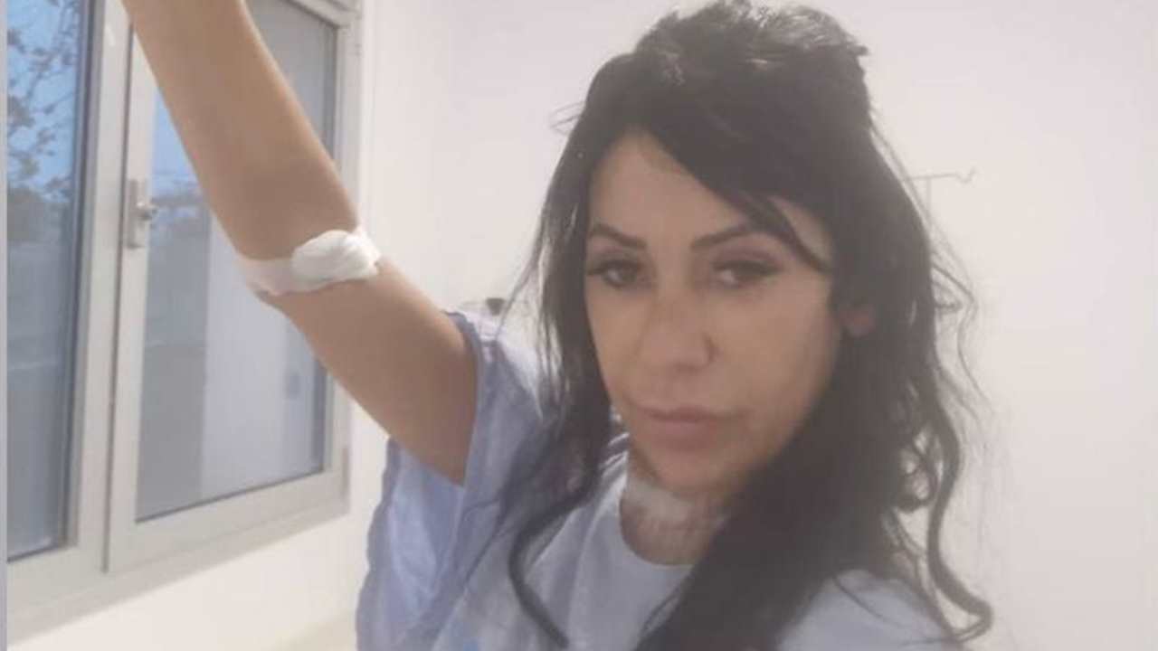 Maite Galdeano recibe el alta tras cinco días en el hospital y vive un percance al llegar a casa