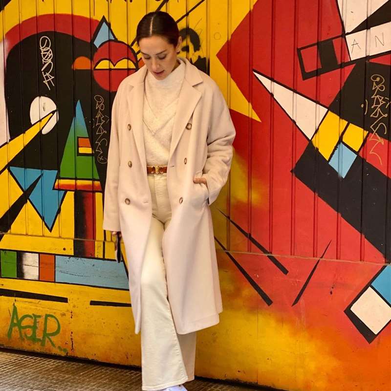 Tamara Falcó convierte el abrigo blanco en su prenda más versátil