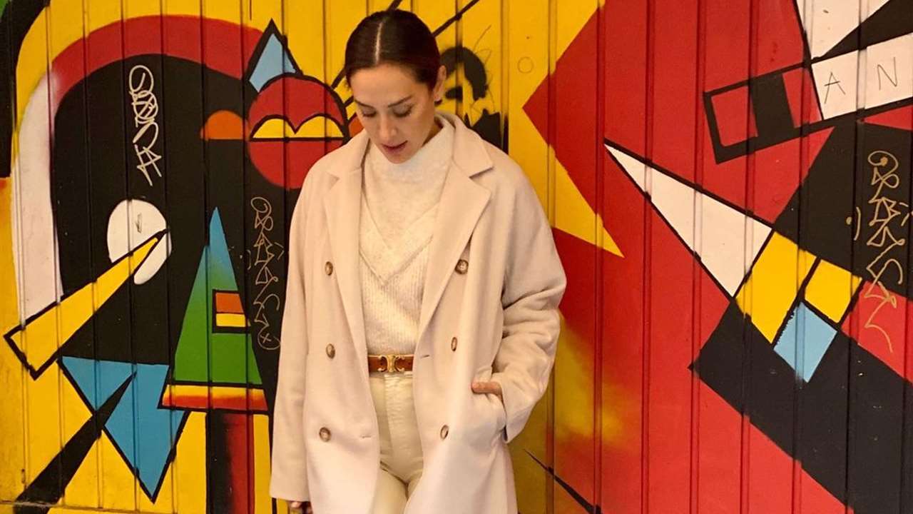 Tamara Falcó convierte el abrigo blanco en su prenda más versátil