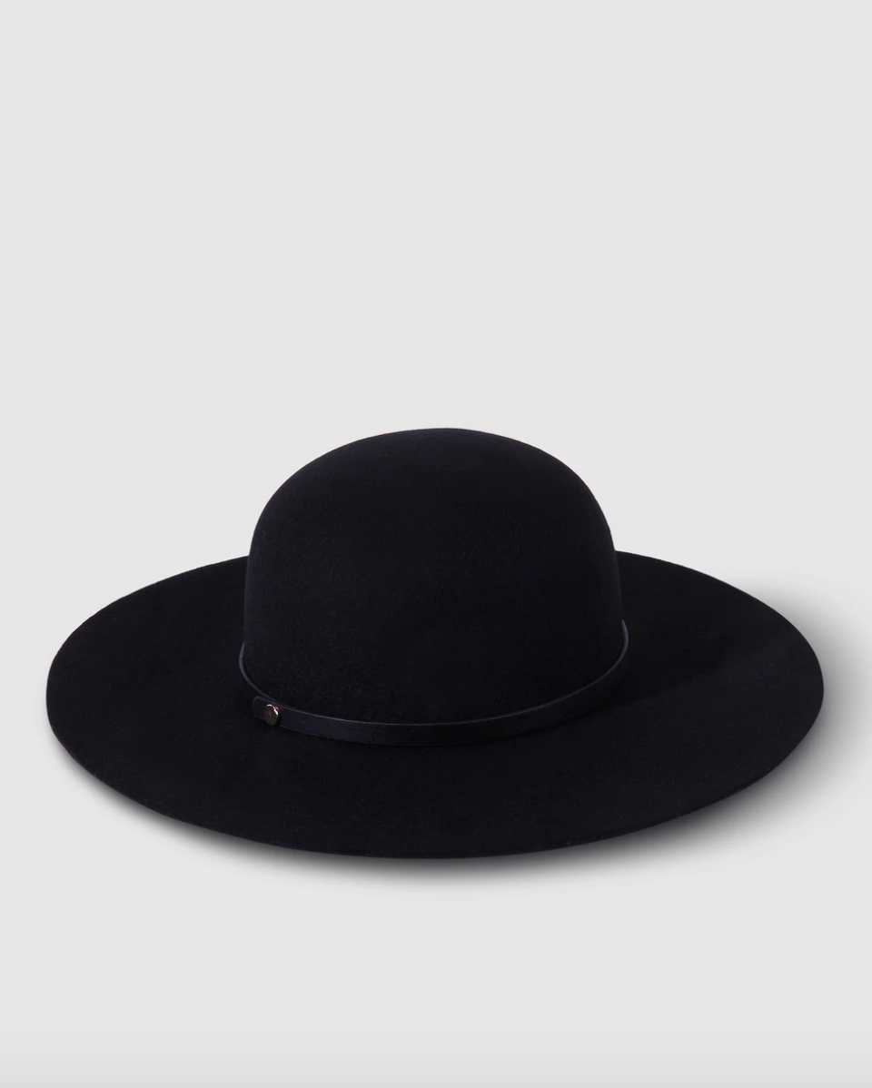 Sombrero negro redondeado