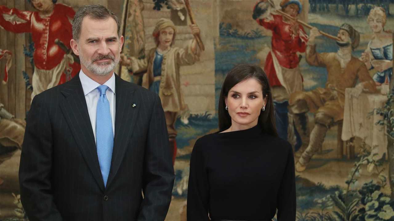 Felipe y Letizia se mostraban incómodos ante los gestos cómplices del rey Juan Carlos y Corinna Larsen 