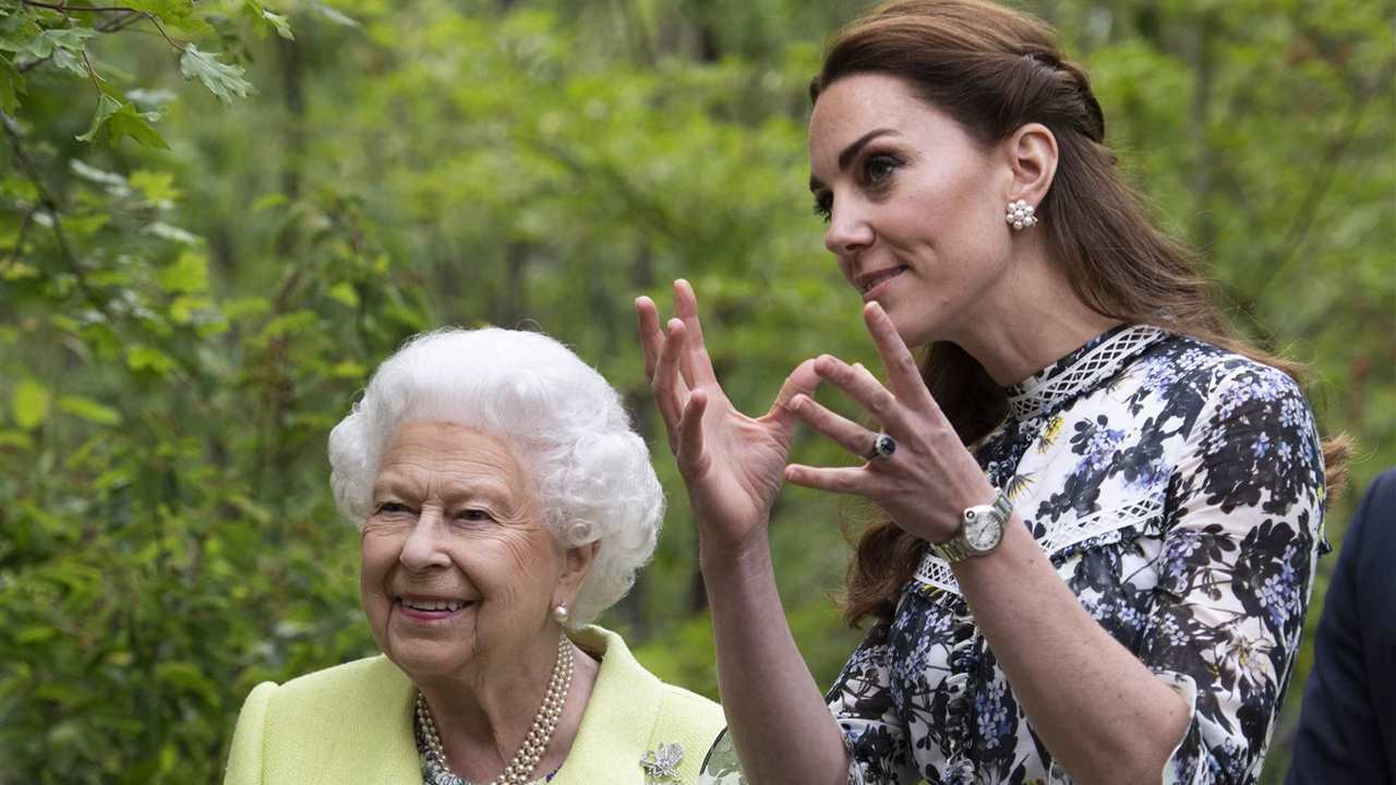 El príncipe George 'ayuda' a que Kate Middleton se convierta en el ojito derecho de la reina Isabel II