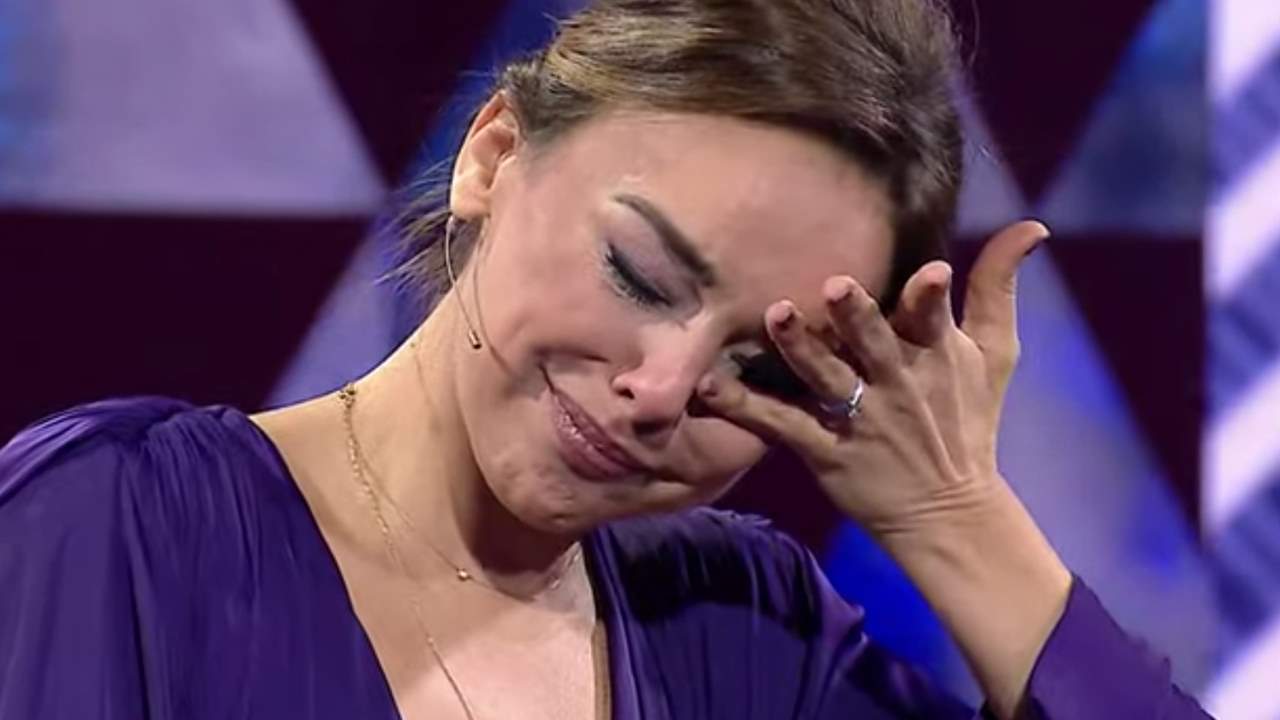 Chenoa rompe a llorar con Bertín Osborne al hablar de su novio Miguel Sánchez Encinas