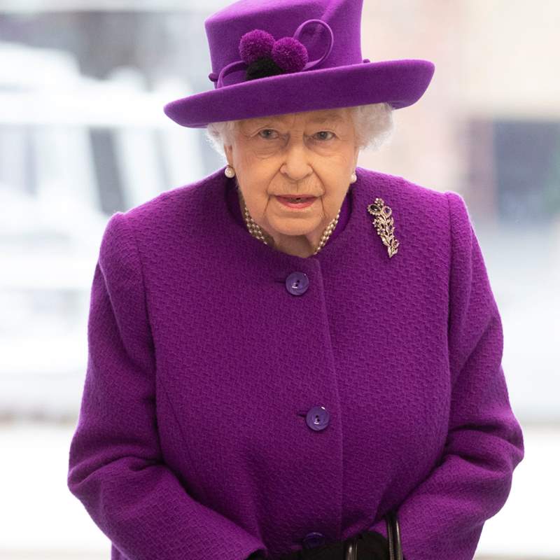 La reina Isabel II se "apoya en sus seres queridos" tras la hospitalización del duque de Edimburgo