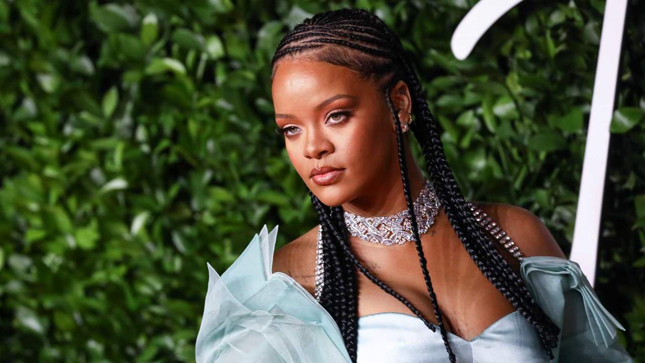 Rihanna cambia de look y sorprende con el flequillo que será tendencia en primavera