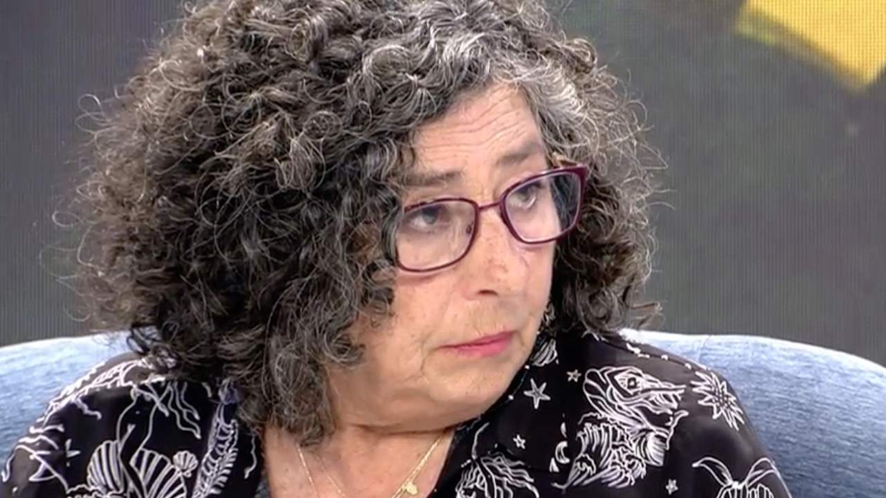 Lola Medina, madre de Nacho Palau, confiesa en 'Sábado Deluxe' sus serios problemas económicos y atiza a Miguel Bosé