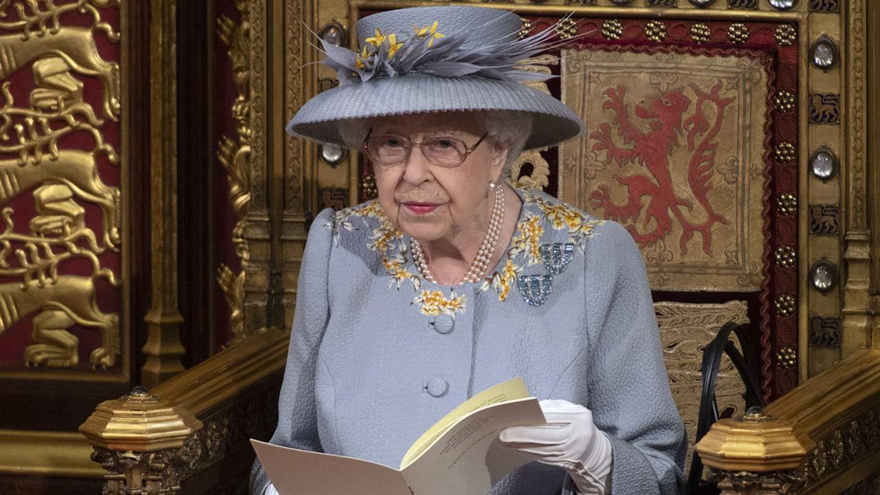 Isabel II reaparece en público con el duque de Edimburgo muy presente gracias a un conmovedor detalle