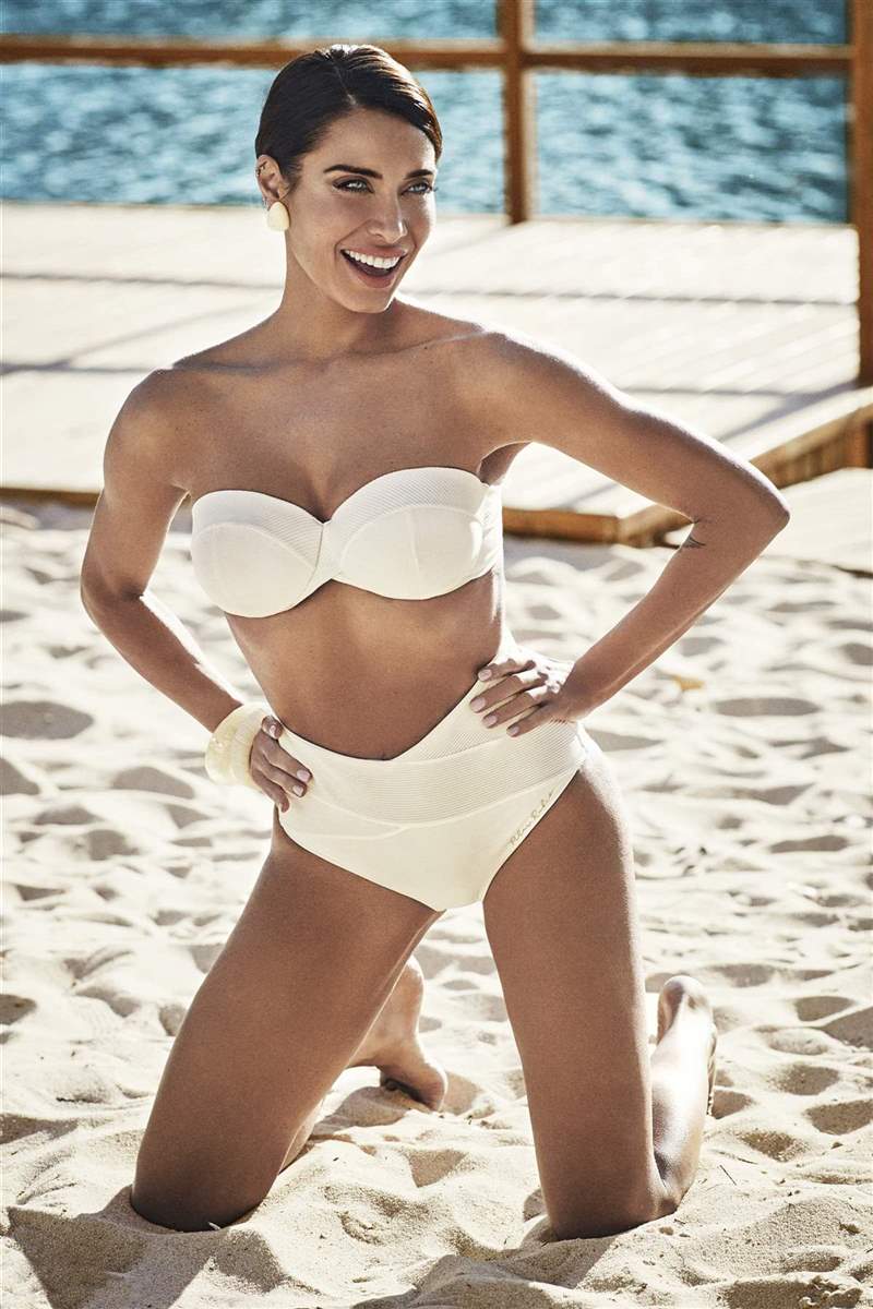 Un bikini blanco de estética ochentera
