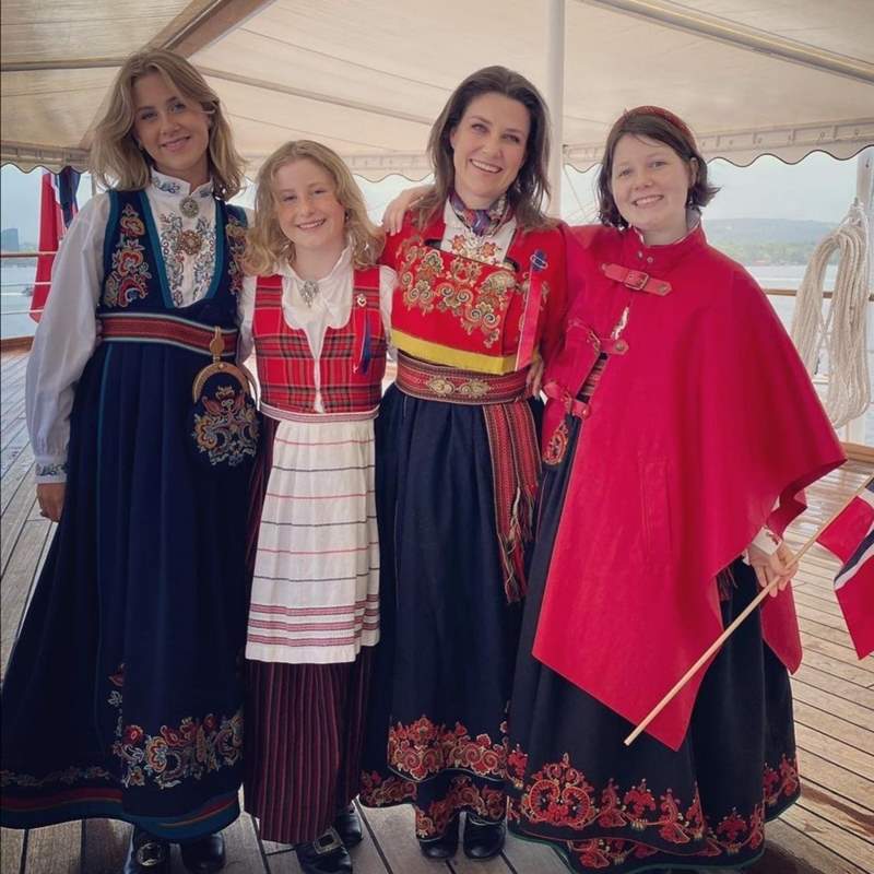 La princesa Marta Luisa y sus tres hijas se suman al Día Nacional de Noruega