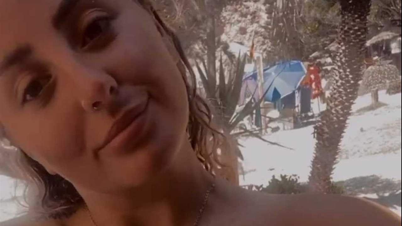 Rocío Flores desconecta en la playa de las polémicas con su madre Rocío Carrasco: "Viviendo"