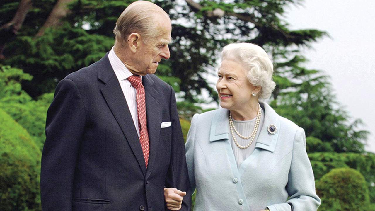 Reina Isabel II y Felipe de Edimburgo 01