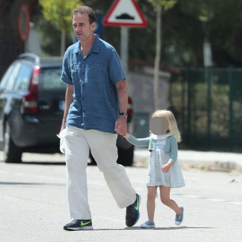 Alessandro Lequio se pega un buen madrugón por 'culpa' de su hija