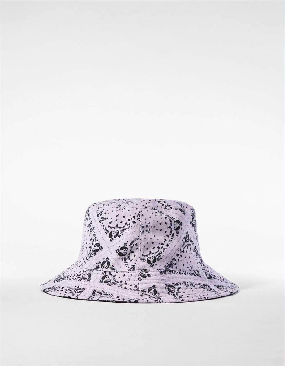 Un sombrero estilo bucket reversible