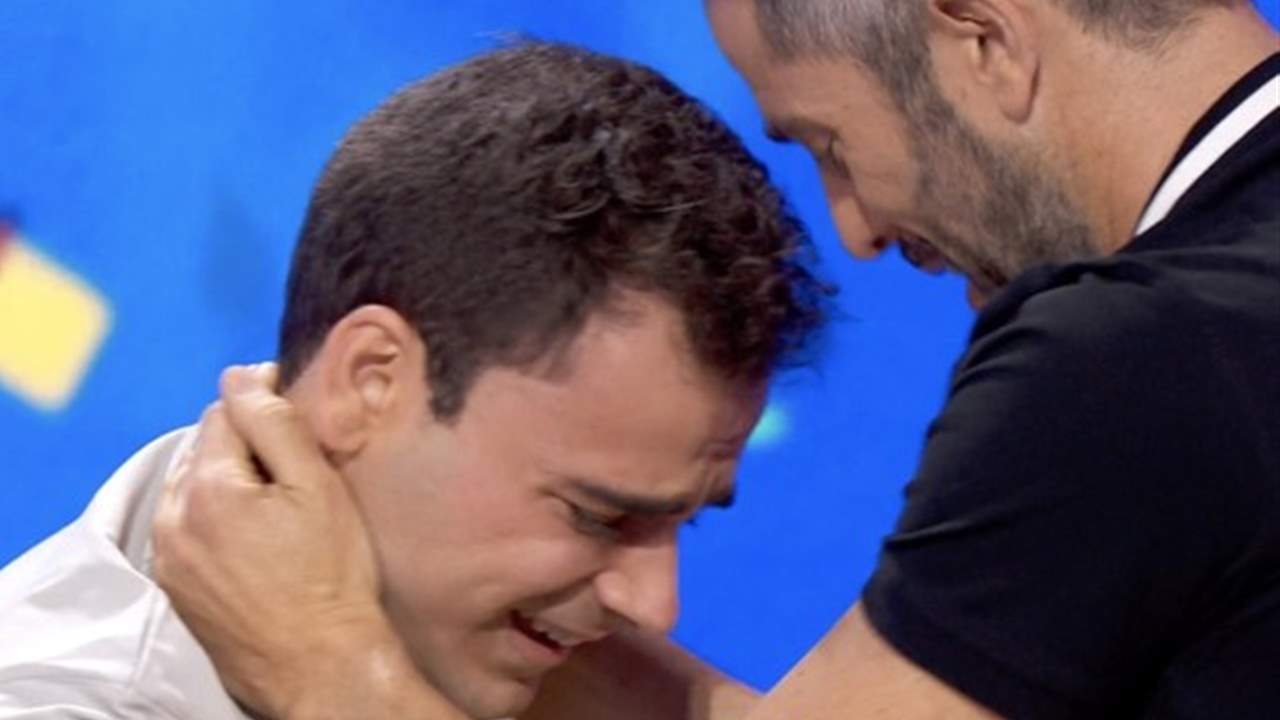 VÍDEO Roberto Leal muestra la 'cara B' cuando Pablo Díaz completó el rosco de 'Pasapalabra': La ocasión lo merece"