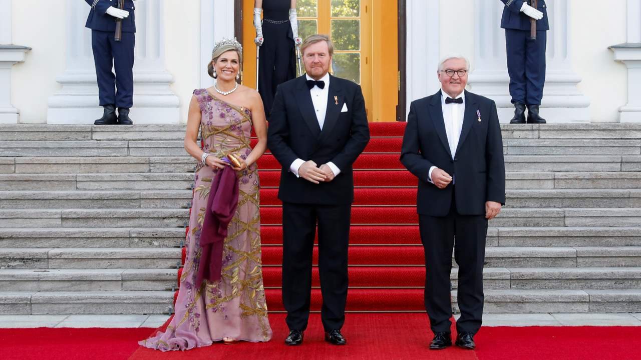 Máxima de Holanda, primera reina en "coronarse" en una cena de gala post pandemia