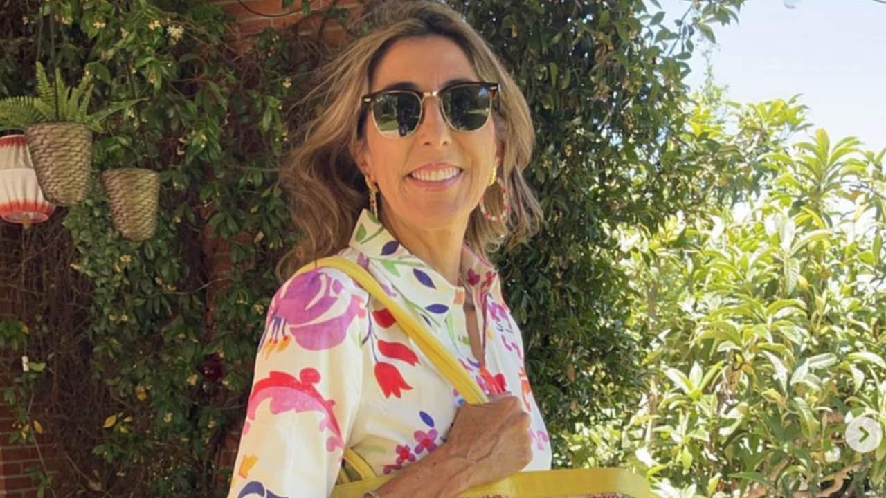 Paz Padilla luce el vestido camisero que más rejuvenece a las mujeres de más de 50 años