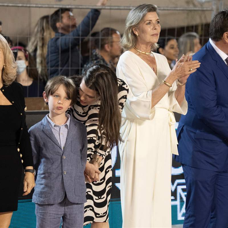 Raphaël Elmaleh, hijo de Carlota Casiraghi, aprendiz de 'royal' con su madre y su abuela Carolina